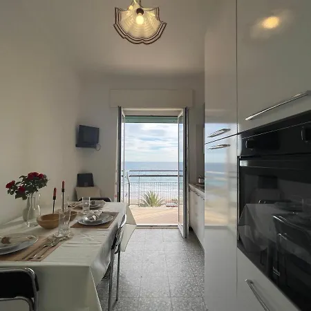 Via Xxv Aprile 4 Locali - Di Fronte Al Mare * Andora