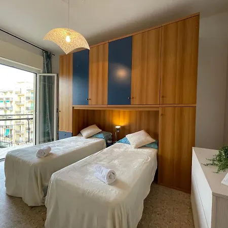 Via Xxv Aprile 4 Locali - Di Fronte Al Mare