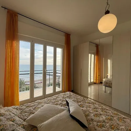 Via Xxv Aprile 4 Locali - Di Fronte Al Mare * Marina dʼAndora