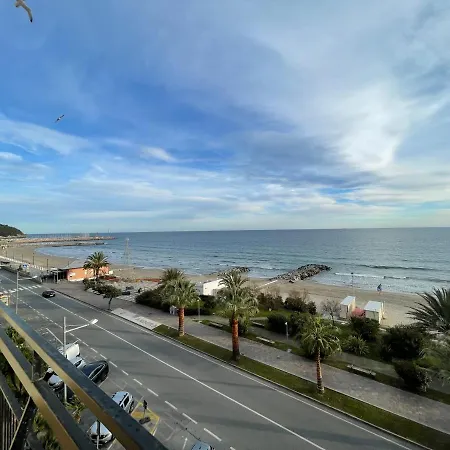 Via Xxv Aprile 4 Locali - Di Fronte Al Mare * Marina dʼAndora